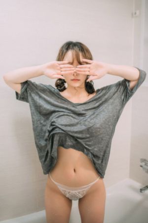 男同桌含着我的奶边摸边做l