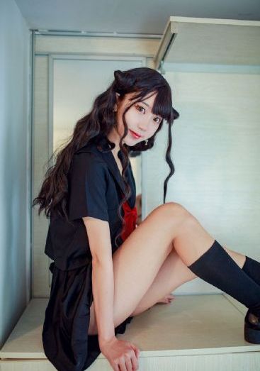 汤芳